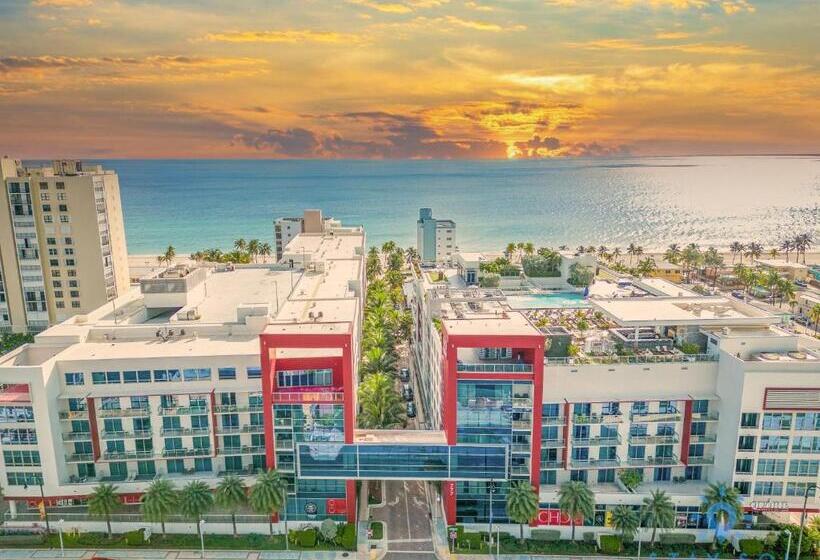 Retkeilymaja Beachfront Condo Rooftop Infinity Pool Studio