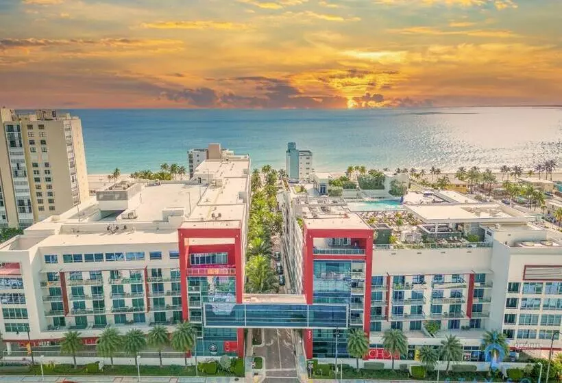 Retkeilymaja Beachfront Condo Rooftop Infinity Pool Studio