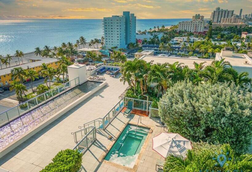 Retkeilymaja Beachfront Condo Rooftop Infinity Pool Studio