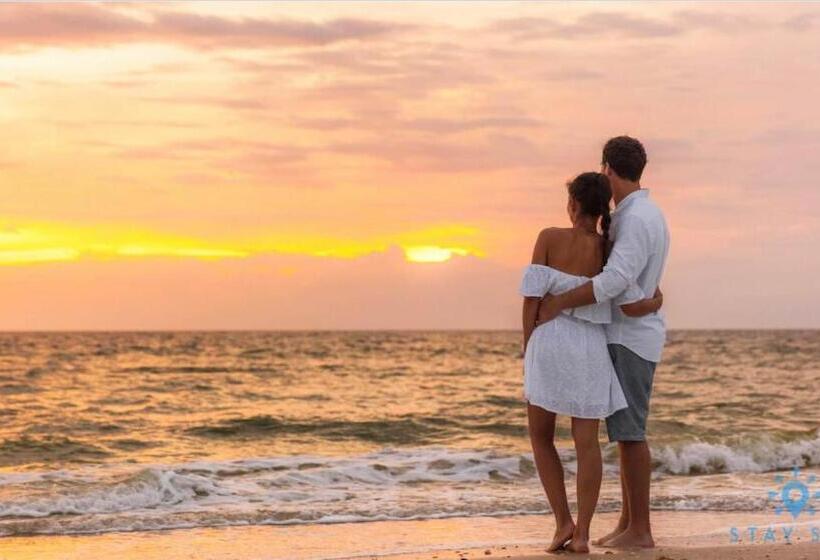 Retkeilymaja Beachfront Condo Rooftop Infinity Pool Studio