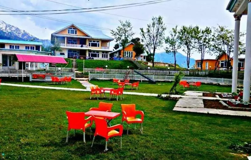 Hill Top Hotel, Shogran