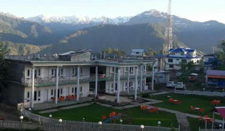 Hill Top Hotel, Shogran