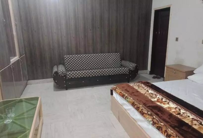 Hill Top Hotel, Shogran