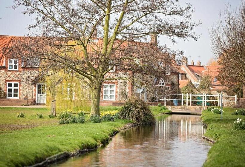 Общежитие The Ostrich Inn