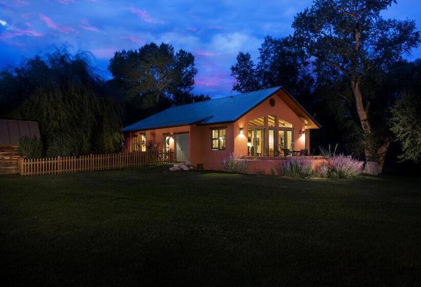 مبيت وإفطار Blue Lake Ranch