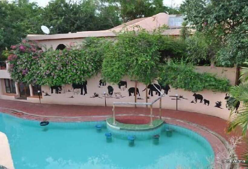 Country Club Wildlife Resort