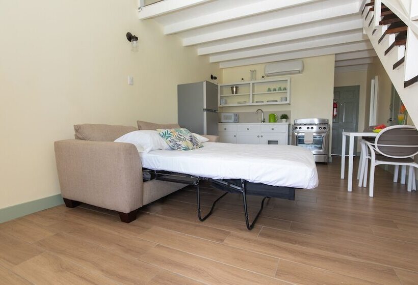 مسافرخانه Ocean Winds Suite