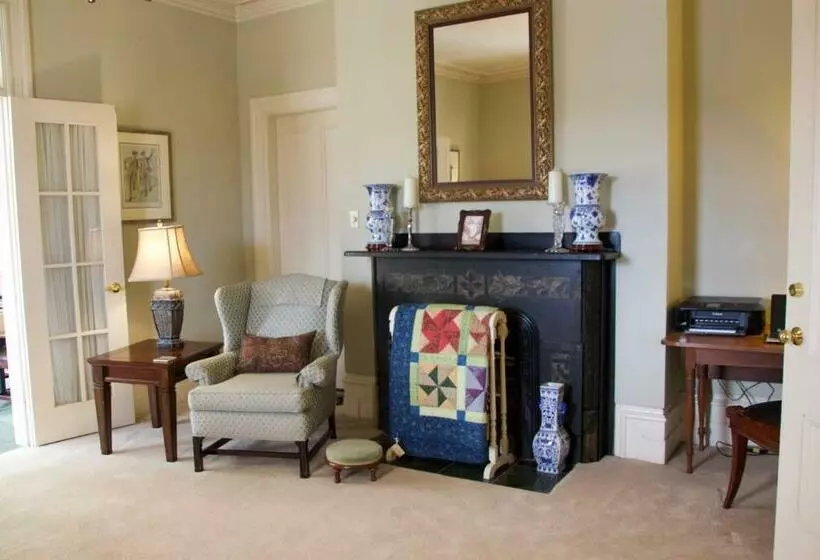 ホテル Tattingstone Inn