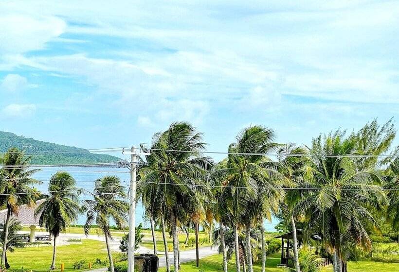 בית מלון כפרי Tinian Diamond