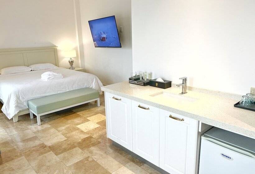 בית מלון כפרי Tinian Diamond