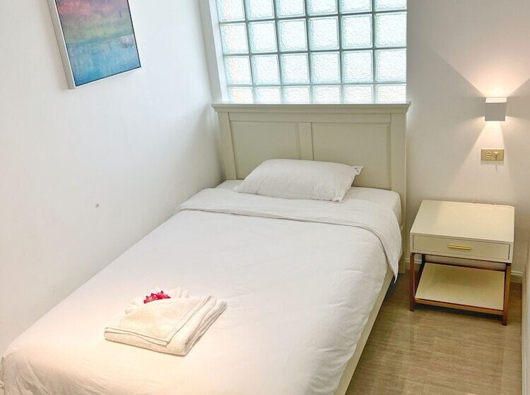 בית מלון כפרי Tinian Diamond