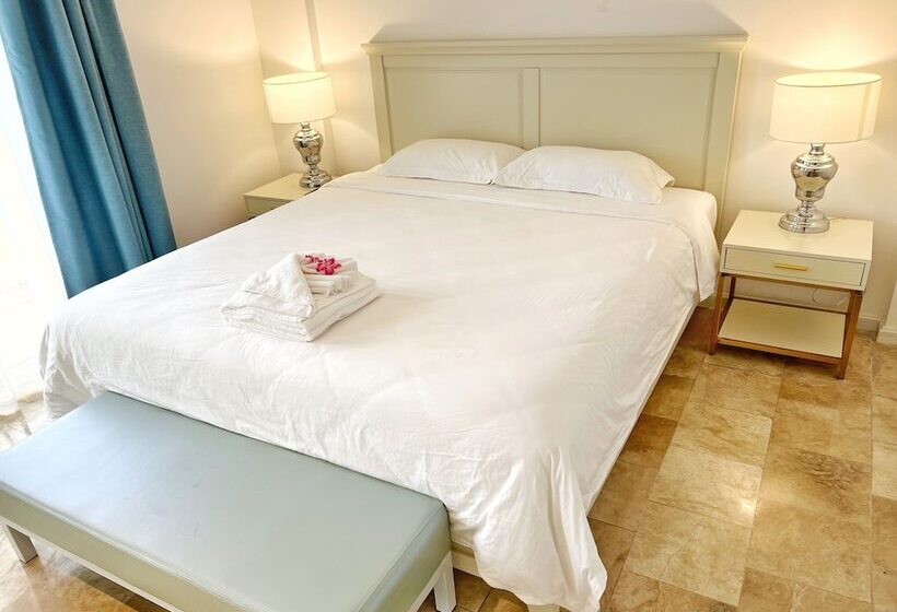 בית מלון כפרי Tinian Diamond