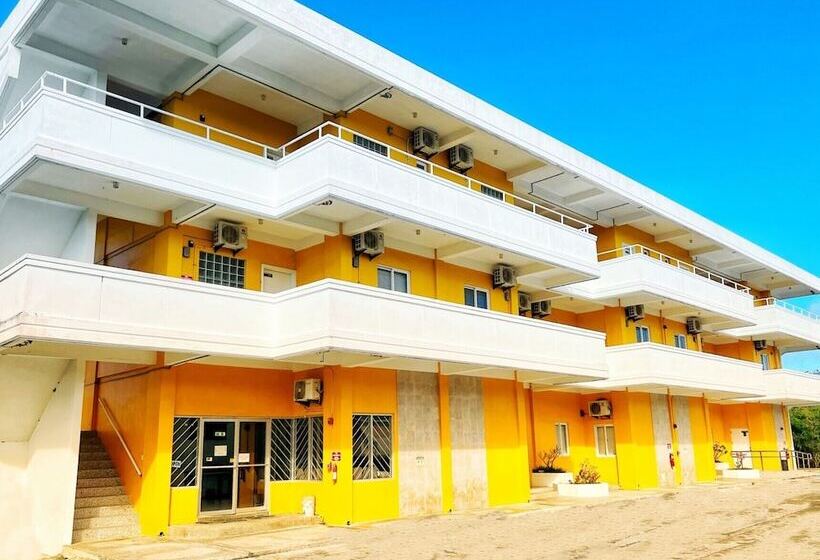 בית מלון כפרי Tinian Diamond