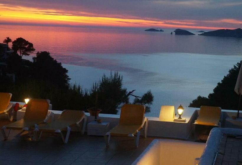 ペンション Hostal Cala Moli