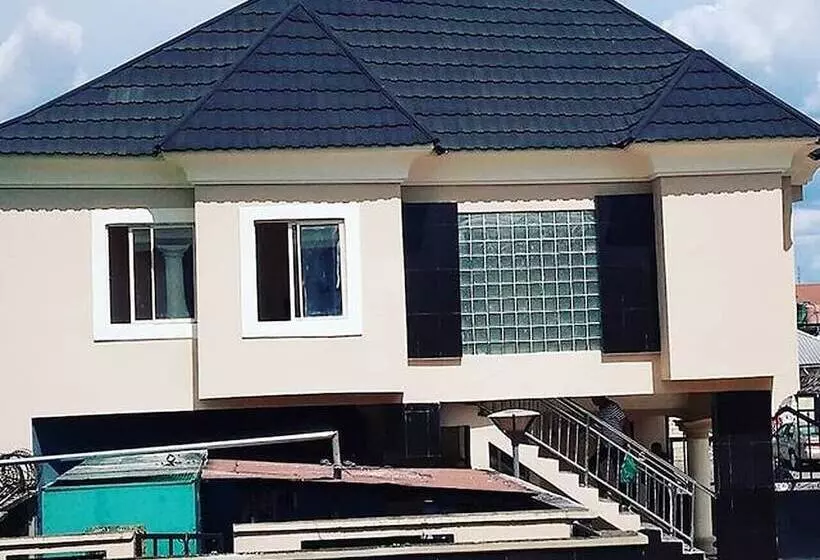 هتل Davok Suites Uyo