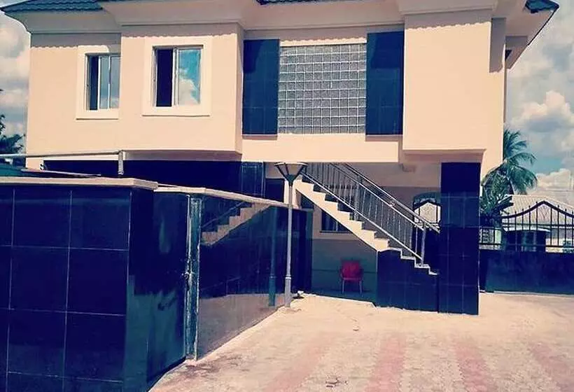 هتل Davok Suites Uyo