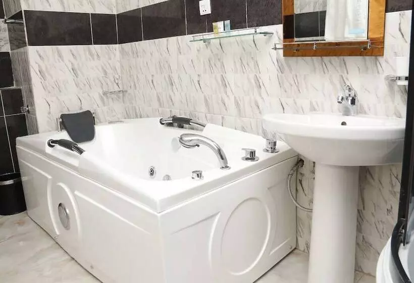 هتل Davok Suites Uyo