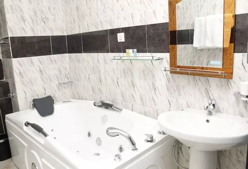 هتل Davok Suites Uyo