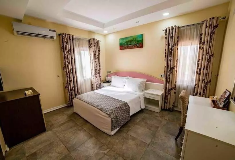 هتل Davok Suites Uyo