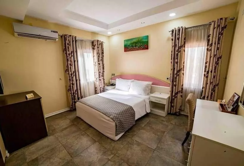 هتل Davok Suites Uyo
