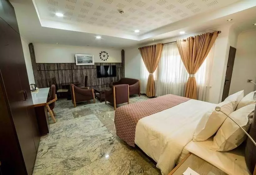 هتل Davok Suites Uyo