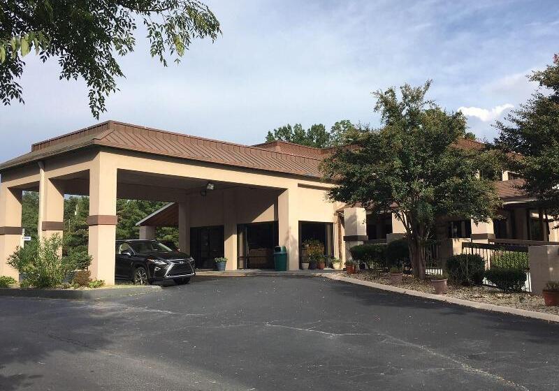 בית מלון כפרי Rodeway Inn