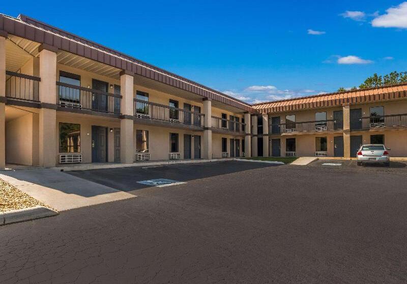 בית מלון כפרי Rodeway Inn