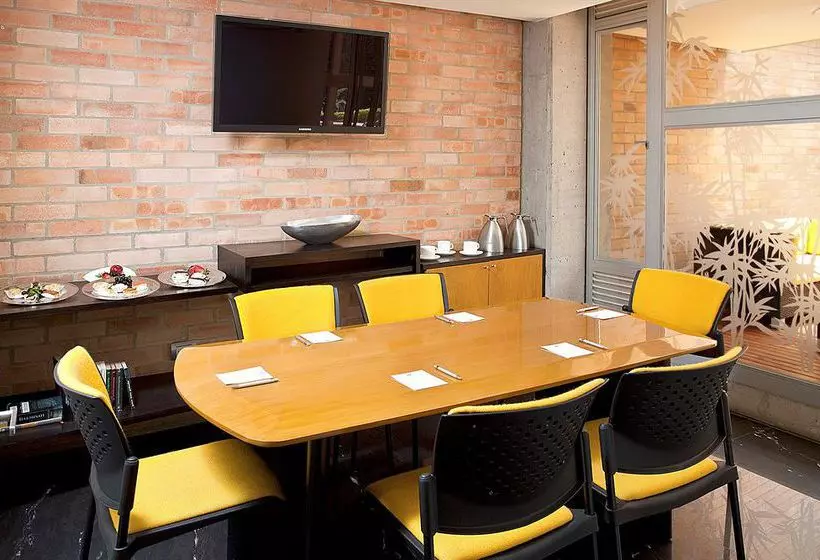 Estelar Apartamentos Aeropuerto