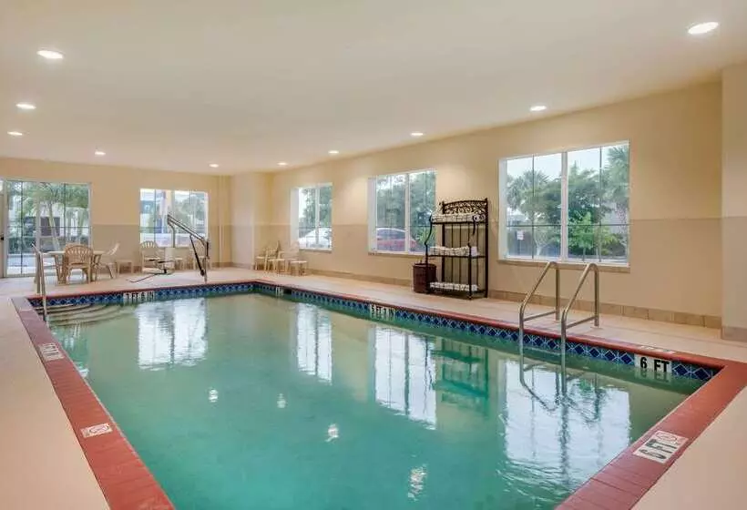 호텔 Comfort Inn & Suites Airport