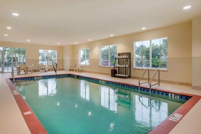 호텔 Comfort Inn & Suites Airport