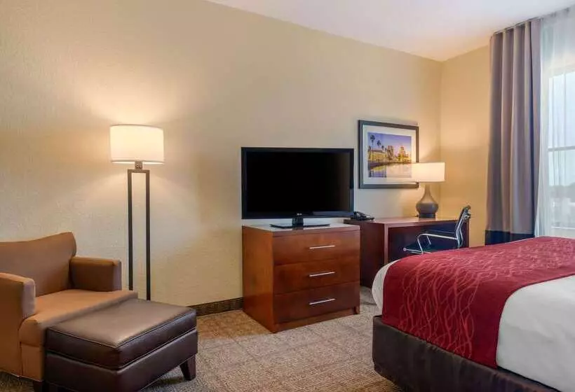 호텔 Comfort Inn & Suites Northeast Gateway