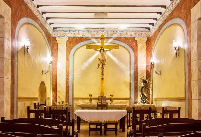 هتل Hacienda Santa Cruz