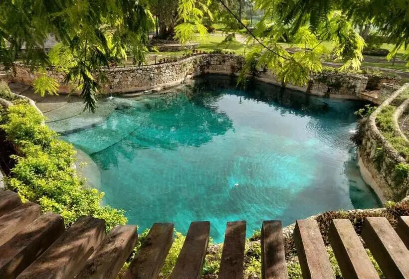 هتل Hacienda Santa Cruz