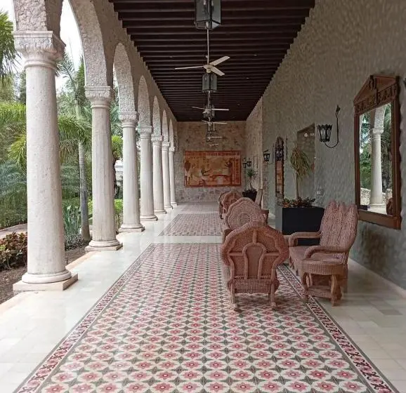هتل Hacienda Santa Cruz