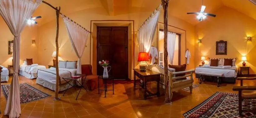 هتل Hacienda Santa Cruz