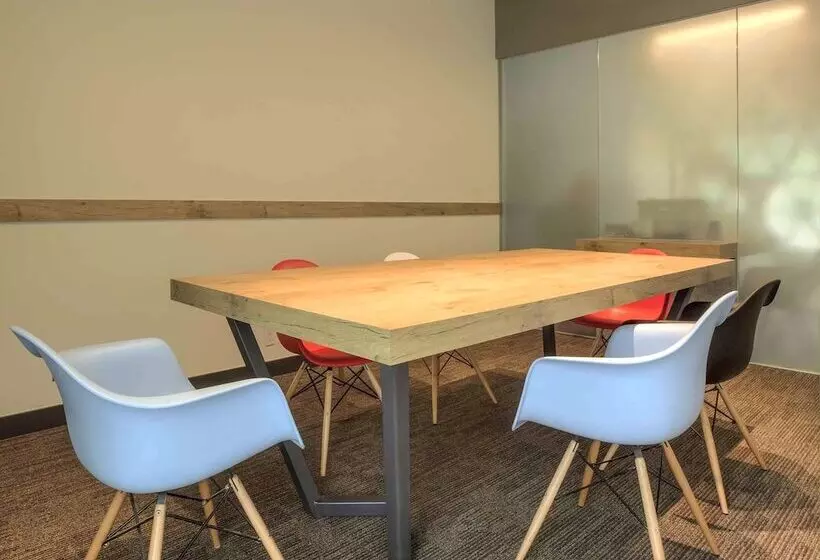 ホテル Ibis Guadalajara Expo