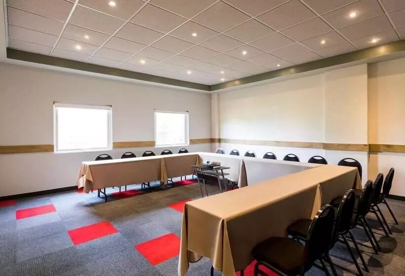 ホテル Ibis Guadalajara Expo