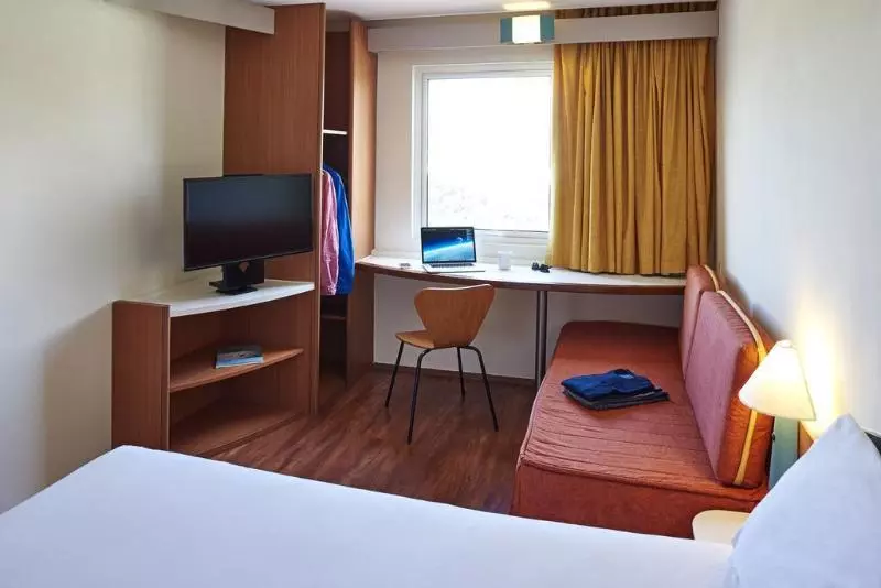 ホテル Ibis Guadalajara Expo