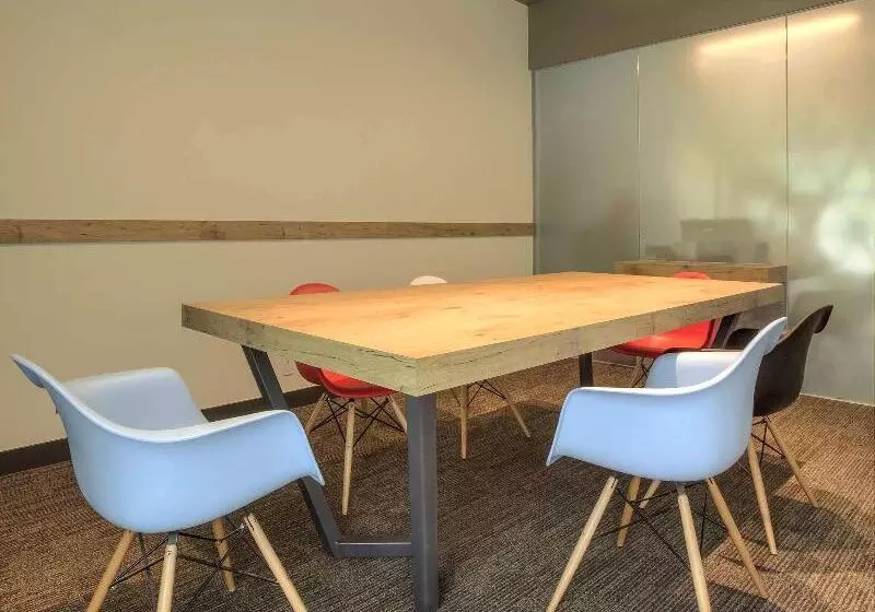 ホテル Ibis Guadalajara Expo