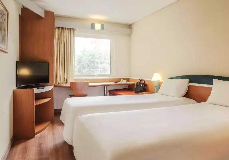 ホテル Ibis Guadalajara Expo