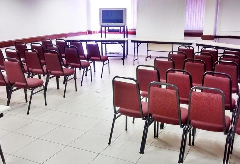 בית מלון כפרי Inter Plaza