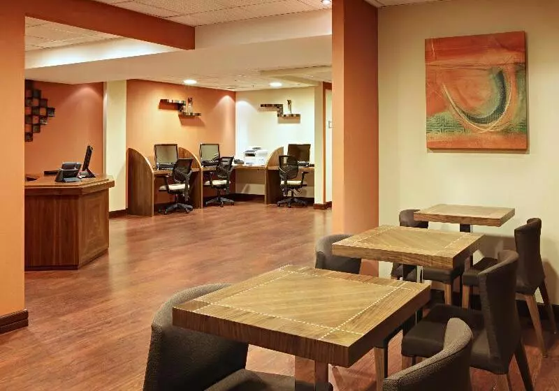 בית מלון כפרי Movenpick Makkah Hajar Tower