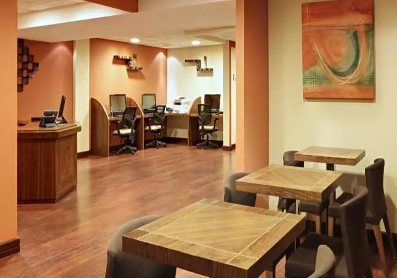 בית מלון כפרי Movenpick Makkah Hajar Tower