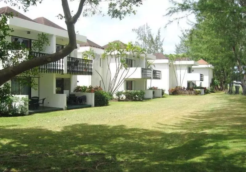 هتل Plum Tree Club