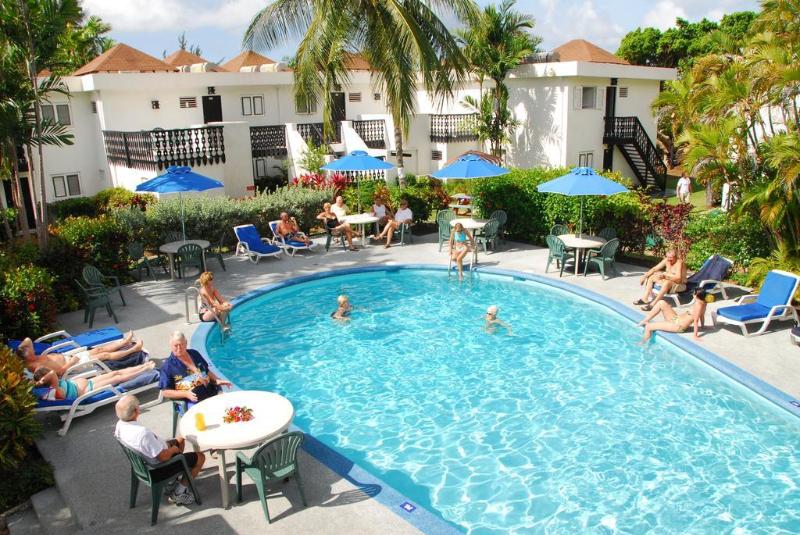 هتل Plum Tree Club