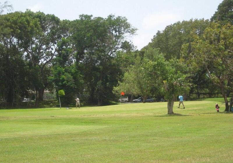 هتل Plum Tree Club