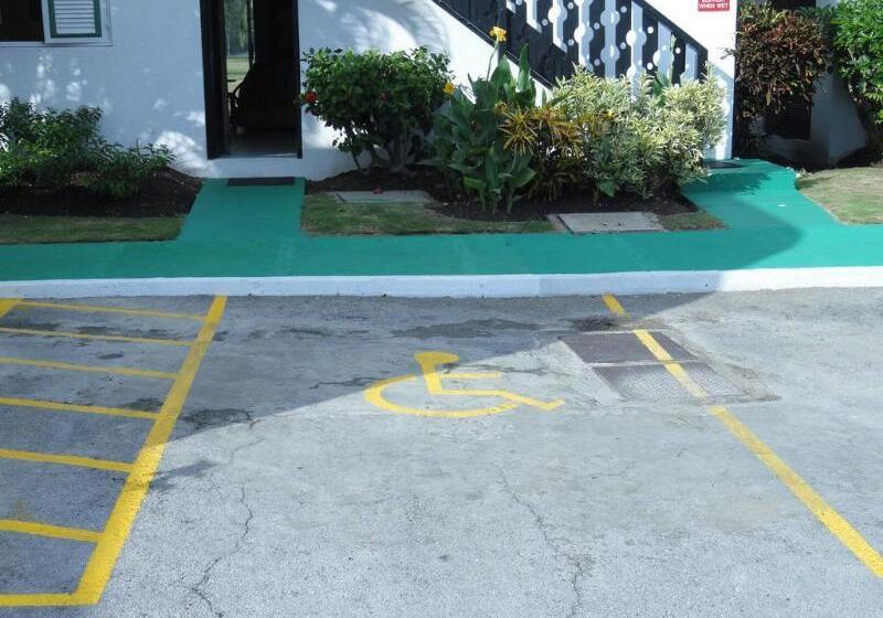 هتل Plum Tree Club