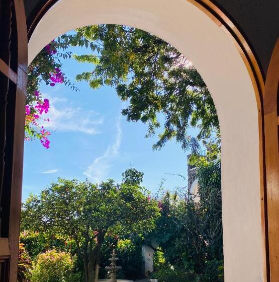 Posada Del Tepozteco   Hotel & Gallery