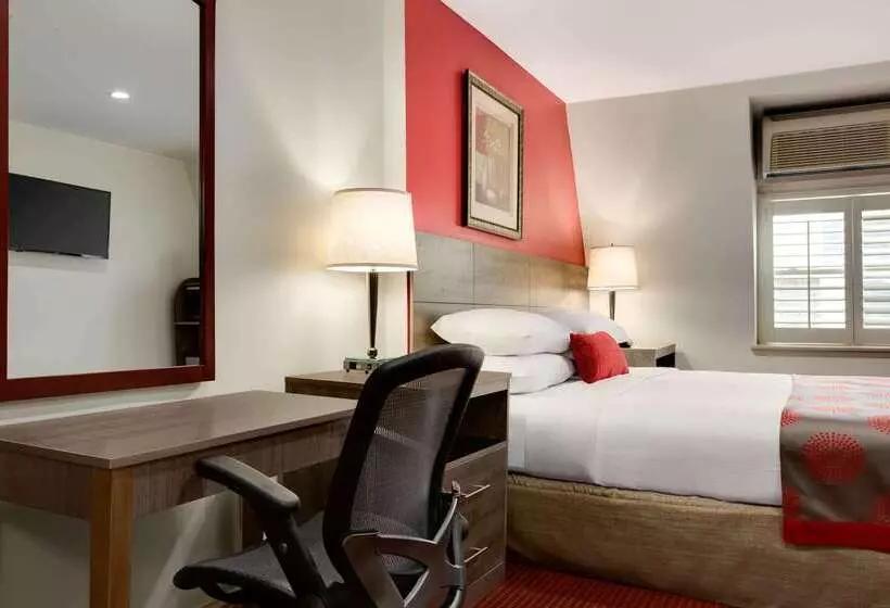 호텔 Ramada By Wyndham Oakland Downtown City Center