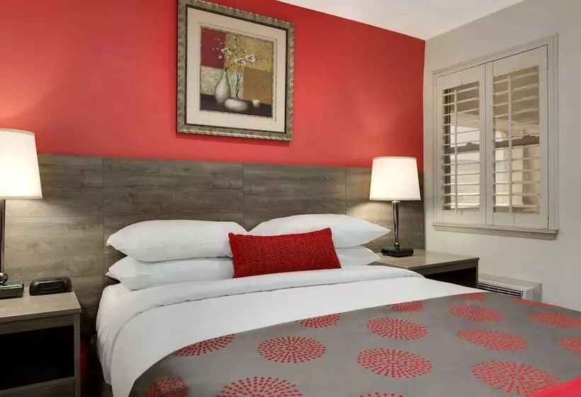 호텔 Ramada By Wyndham Oakland Downtown City Center